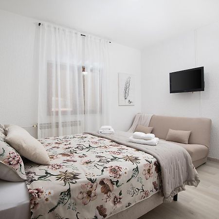 Apartments Dadic With Parking & Playground Medolino Esterno foto