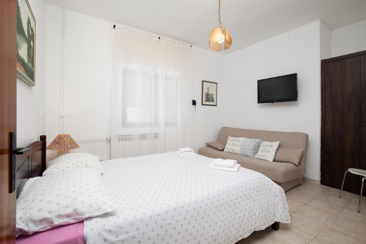 Apartments Dadic With Parking & Playground Medolino Esterno foto
