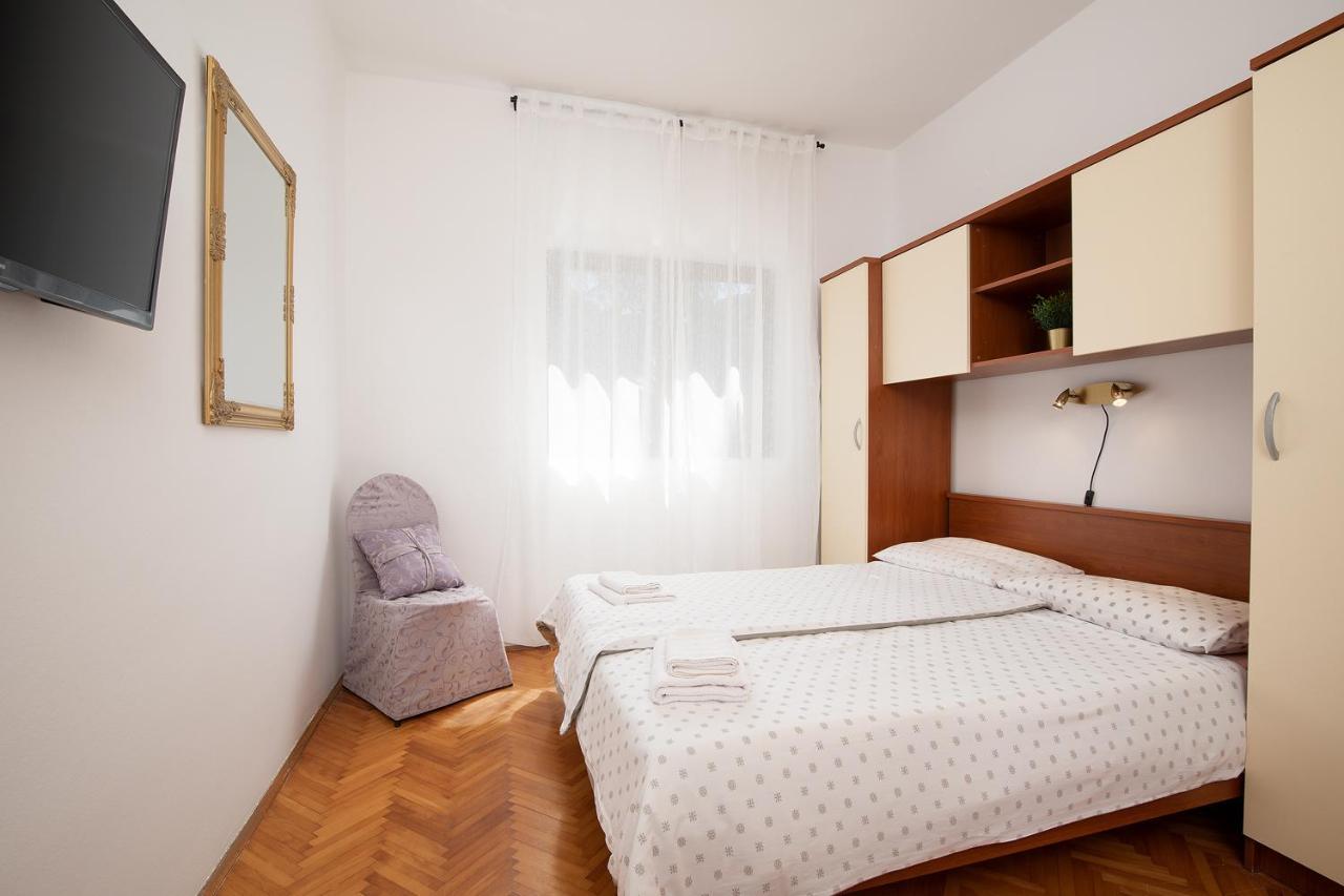 Apartments Dadic With Parking & Playground Medolino Esterno foto