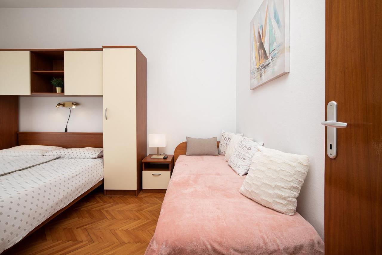 Apartments Dadic With Parking & Playground Medolino Esterno foto