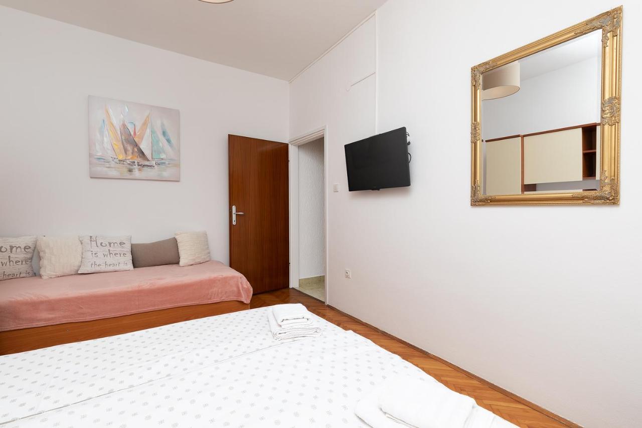 Apartments Dadic With Parking & Playground Medolino Esterno foto