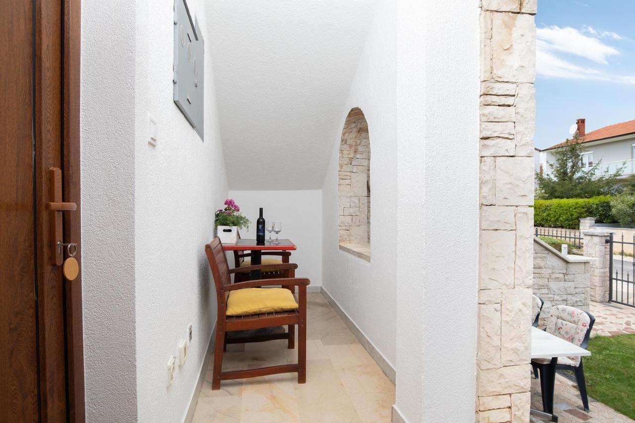 Apartments Dadic With Parking & Playground Medolino Esterno foto
