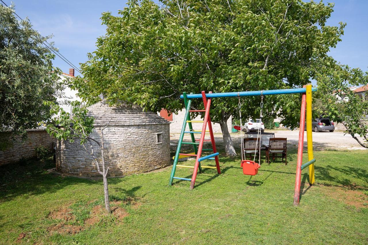 Apartments Dadic With Parking & Playground Medolino Esterno foto