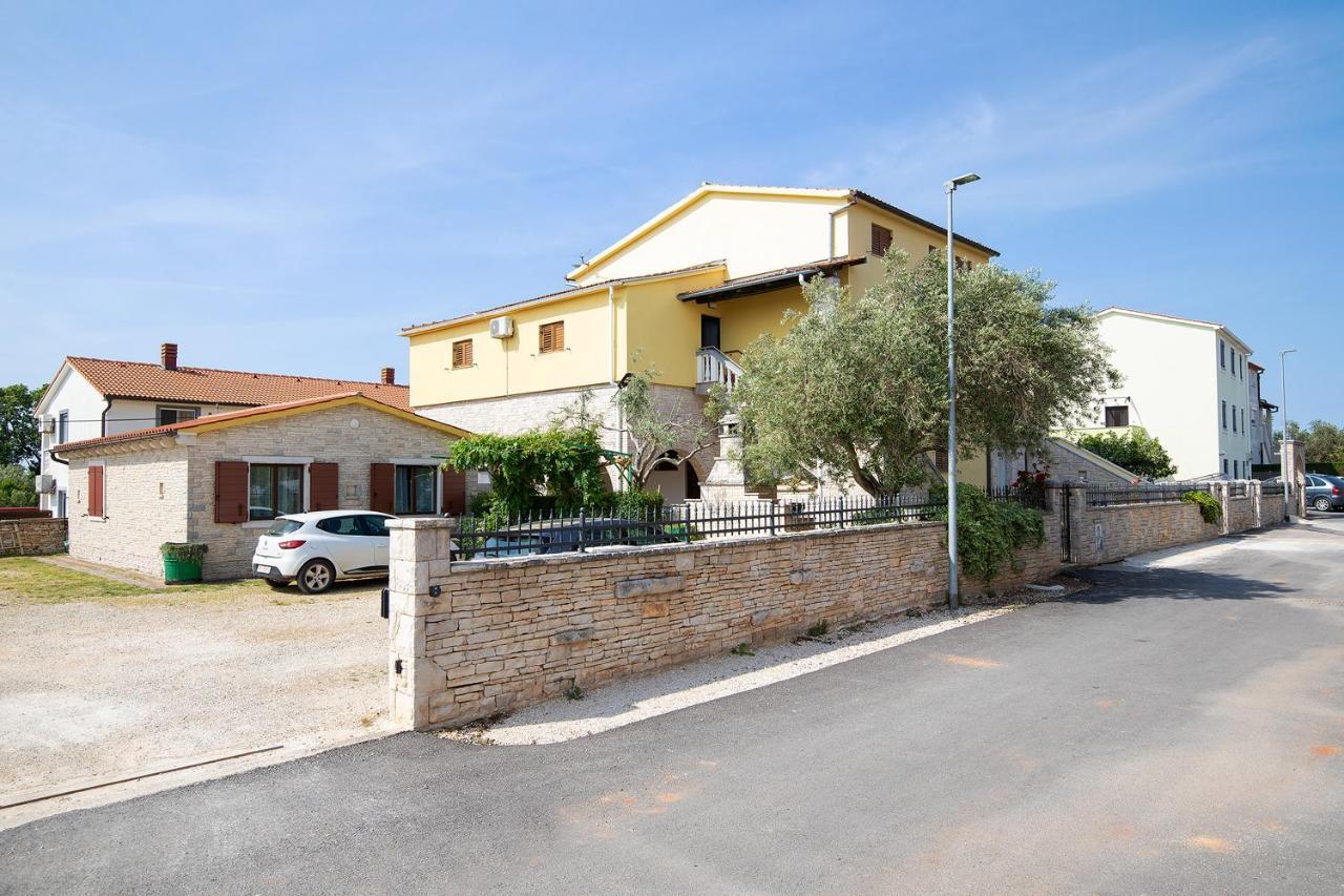 Apartments Dadic With Parking & Playground Medolino Esterno foto
