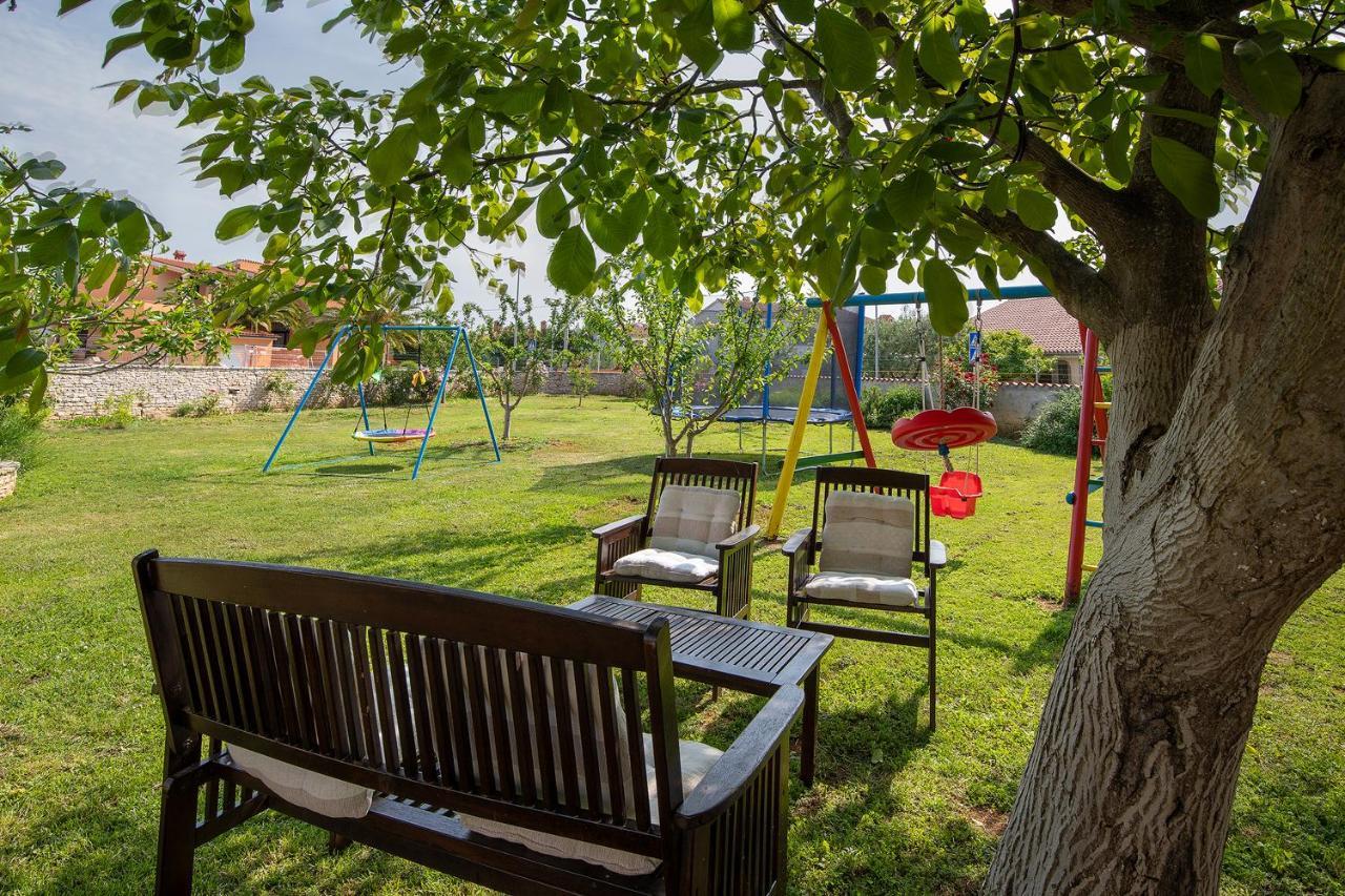 Apartments Dadic With Parking & Playground Medolino Esterno foto