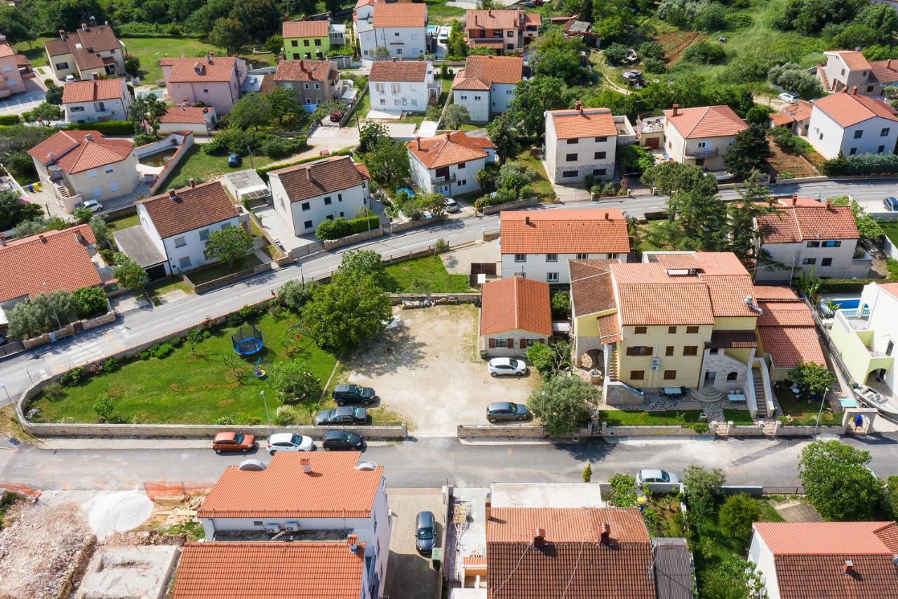 Apartments Dadic With Parking & Playground Medolino Esterno foto