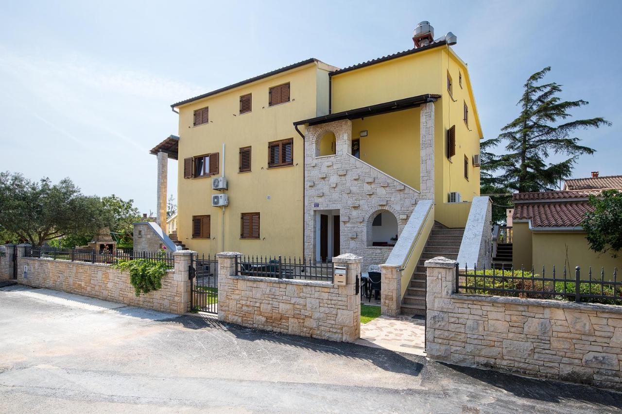 Apartments Dadic With Parking & Playground Medolino Esterno foto