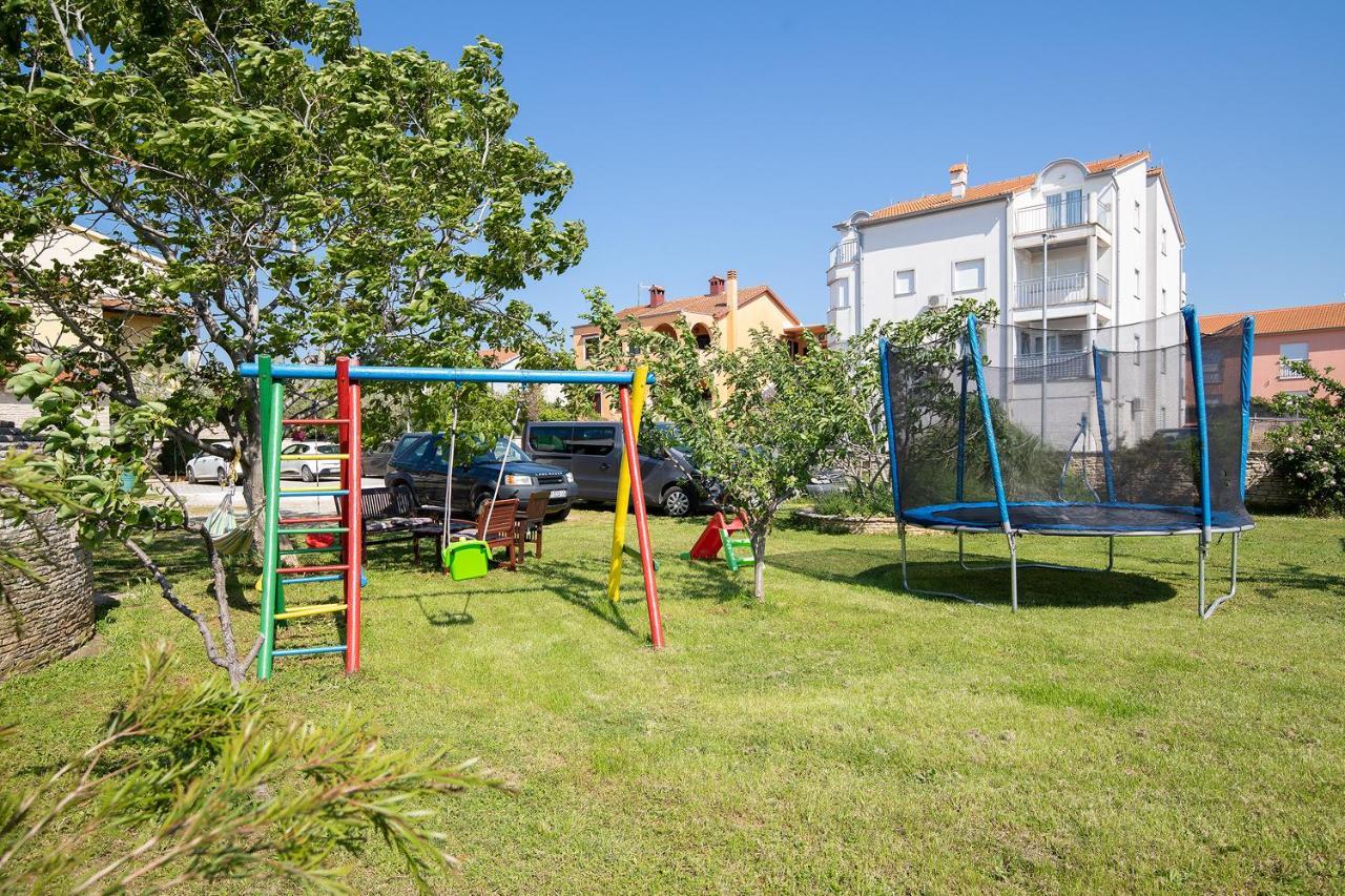 Apartments Dadic With Parking & Playground Medolino Esterno foto