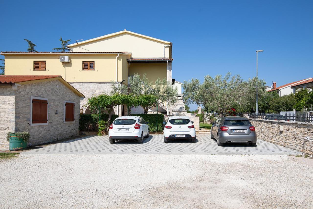 Apartments Dadic With Parking & Playground Medolino Esterno foto