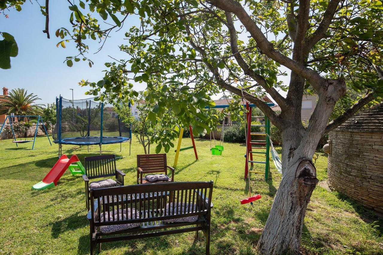 Apartments Dadic With Parking & Playground Medolino Esterno foto