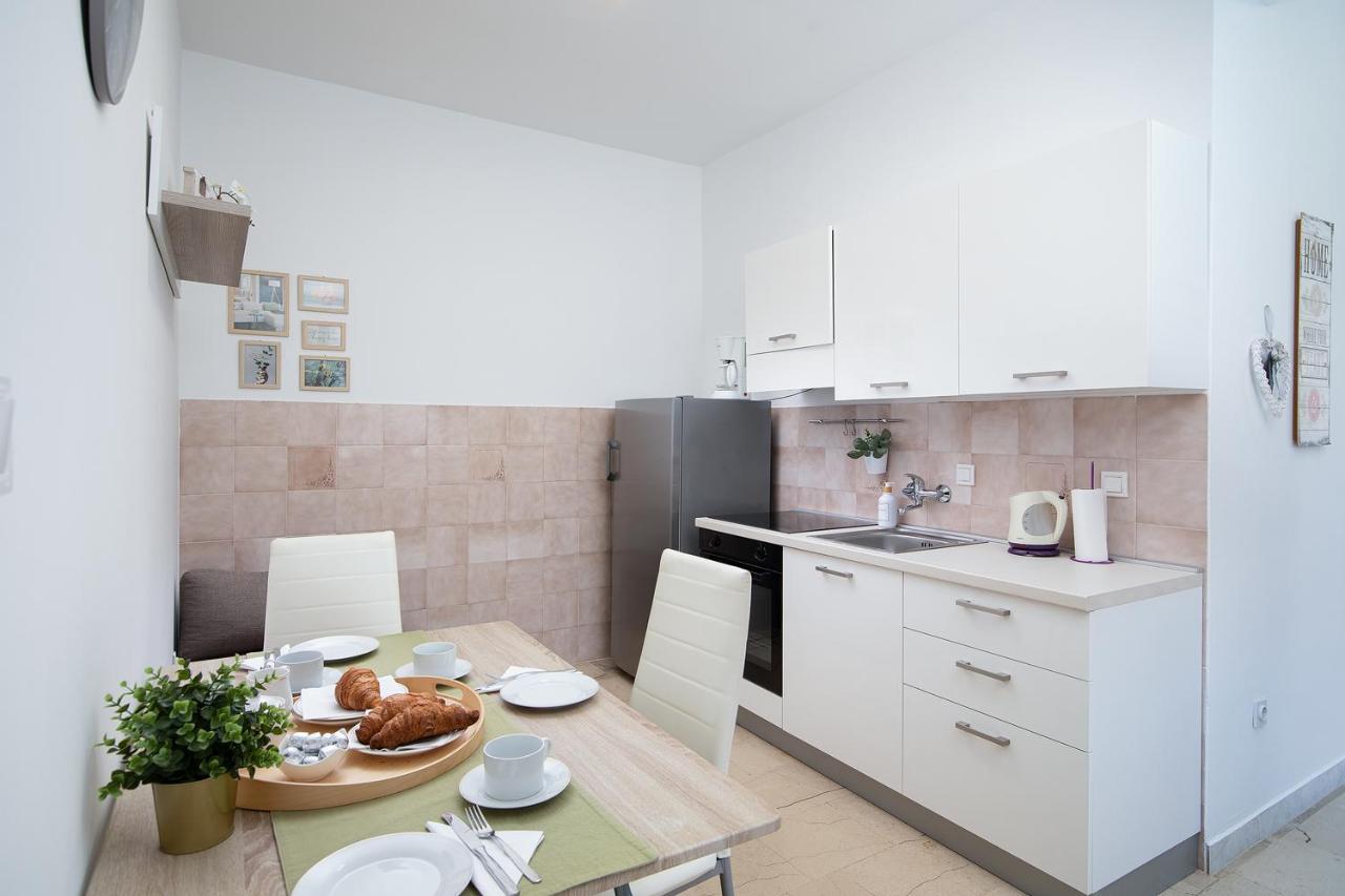 Apartments Dadic With Parking & Playground Medolino Esterno foto