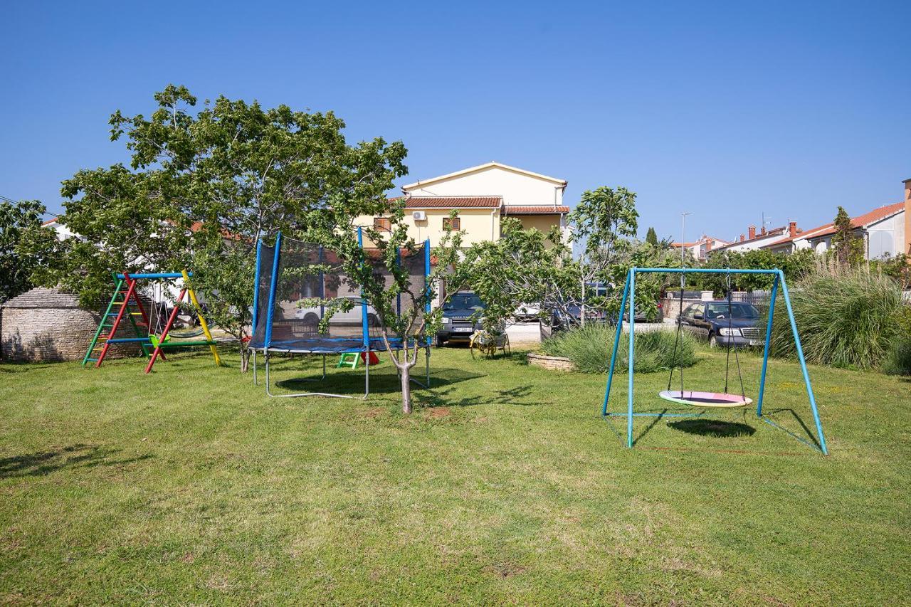 Apartments Dadic With Parking & Playground Medolino Esterno foto