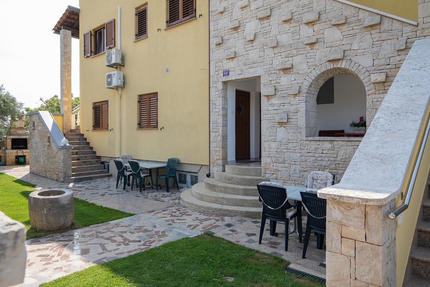 Apartments Dadic With Parking & Playground Medolino Esterno foto