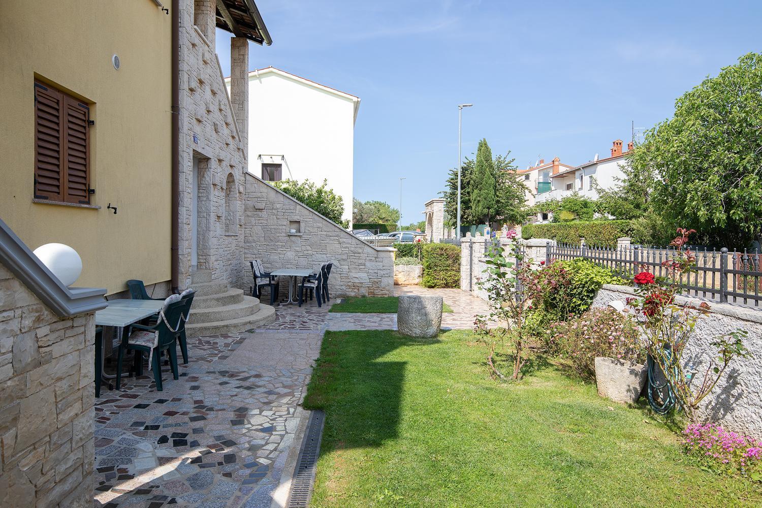 Apartments Dadic With Parking & Playground Medolino Esterno foto